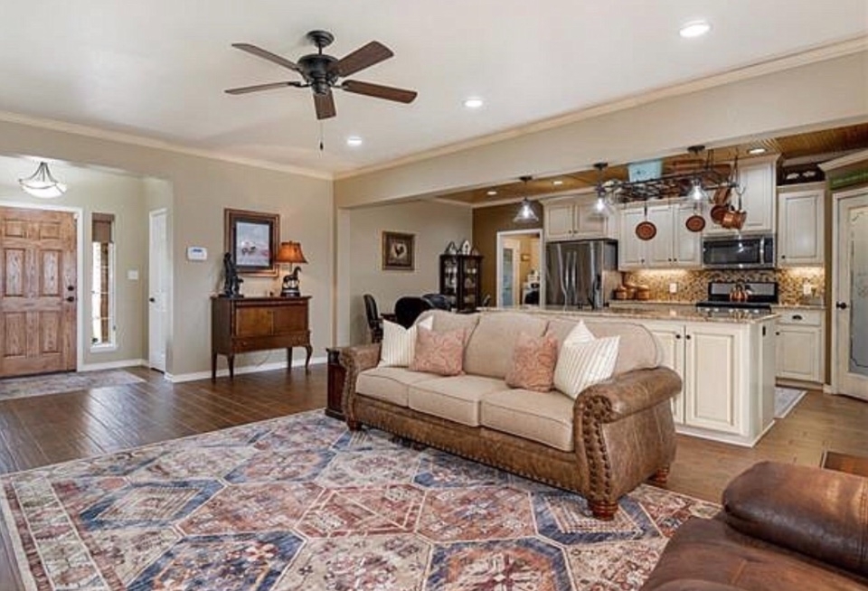 Lovely Justin TX Living Estate May 1718 When Pigs Fly Estate Sales